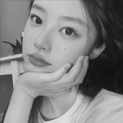 微信女生高清黑白真人头像图片(图113)