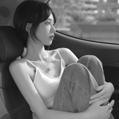 唯美黑白女生头像图片(图16)