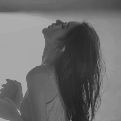 唯美黑白女生头像图片(图61)