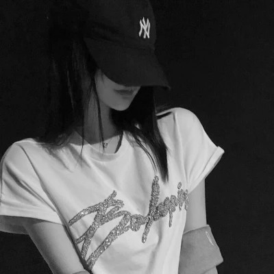 微信女生高清黑白真人头像图片(图42)