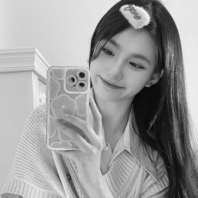 微信女生高清黑白真人头像图片(图50)