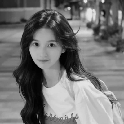 唯美黑白女生头像图片(图98)