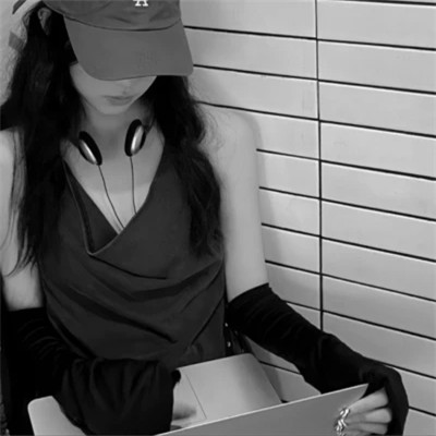 微信女生高清黑白真人头像图片(图54)