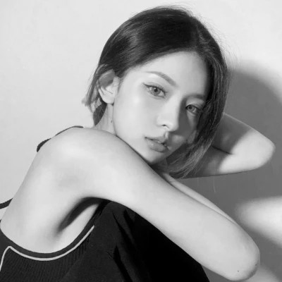 微信女生高清黑白真人头像图片(图104)