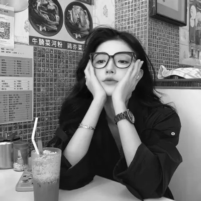 微信女生高清黑白真人头像图片(图18)