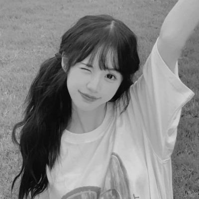 唯美黑白女生头像图片(图83)