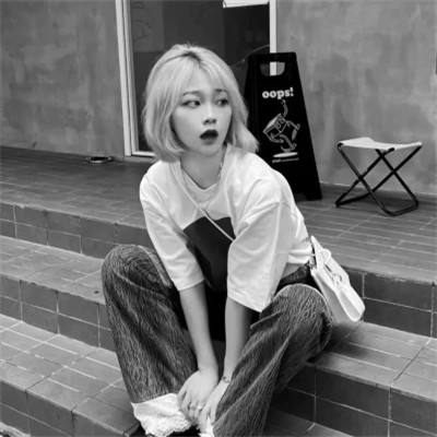 唯美黑白女生头像图片(图112)