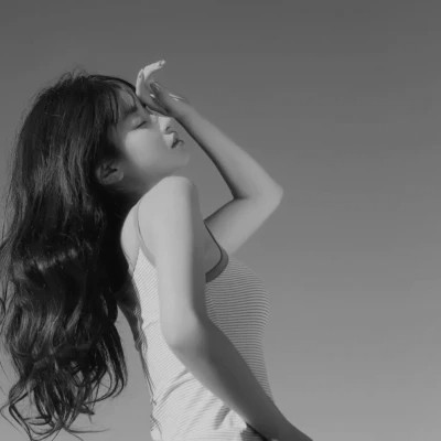 唯美黑白女生头像图片(图44)