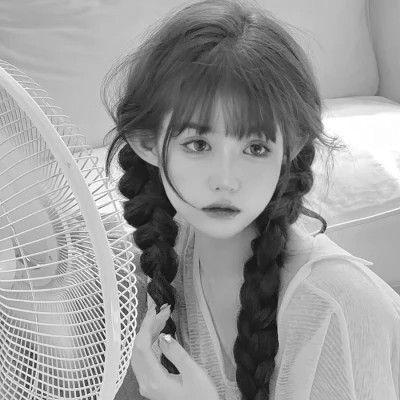 唯美黑白女生头像图片(图63)