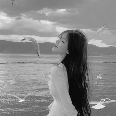 唯美黑白女生头像图片(图15)