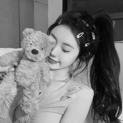 微信女生高清黑白真人头像图片(图61)