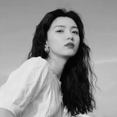 唯美黑白女生头像图片(图113)