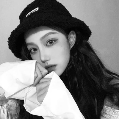 微信女生高清黑白真人头像图片(图44)