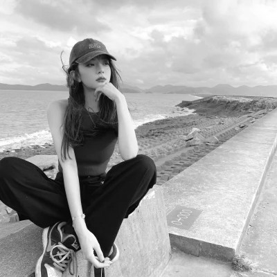 唯美黑白女生头像图片(图14)
