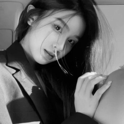 微信女生高清黑白真人头像图片(图30)