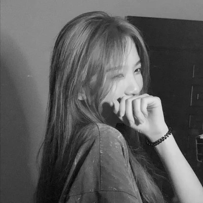 唯美黑白女生头像图片(图90)