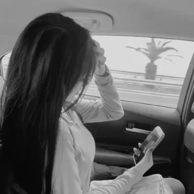 唯美黑白女生头像图片(图73)
