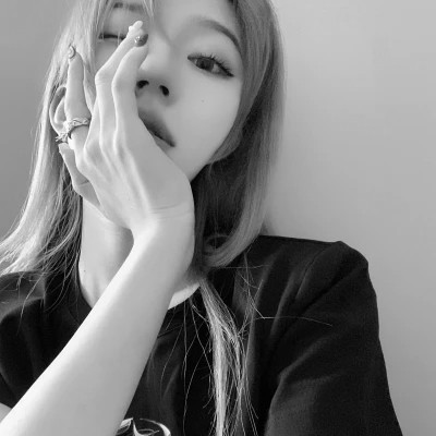 唯美黑白女生头像图片(图68)