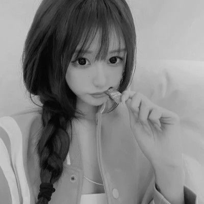 唯美黑白女生头像图片(图110)