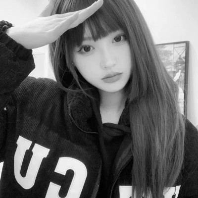 微信女生高清黑白真人头像图片(图5)