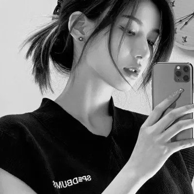 微信女生高清黑白真人头像图片(图94)