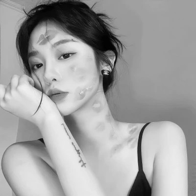 微信女生高清黑白真人头像图片(图86)