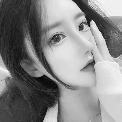唯美黑白女生头像图片(图52)
