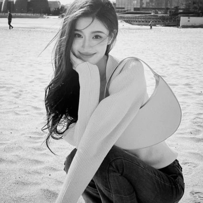 微信女生高清黑白真人头像图片(图36)