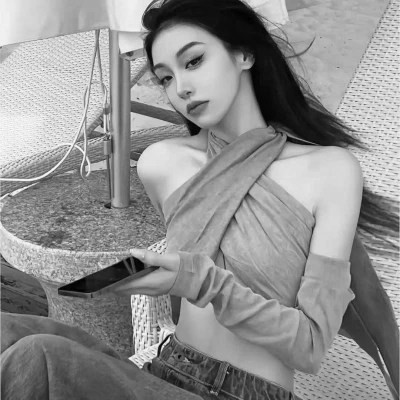 黑白高冷成熟御姐风头像图片(图81)