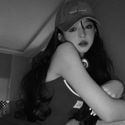 微信女生高清黑白真人头像图片(图23)