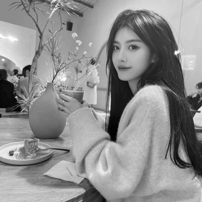 微信女生高清黑白真人头像图片(图37)