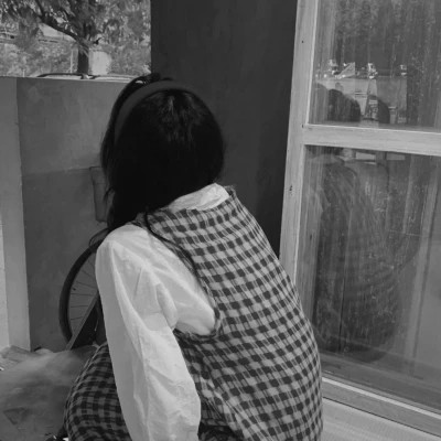 微信ins女生高级黑白头像图片(图88)