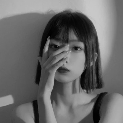 微信ins女生高级黑白头像图片(图73)