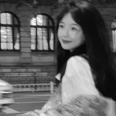 微信ins女生高级黑白头像图片(图97)