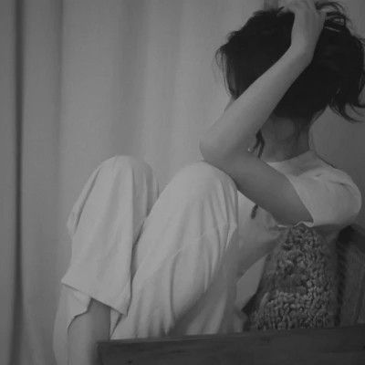 微信ins女生高级黑白头像图片(图108)