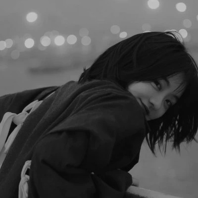 微信ins女生高级黑白头像图片(图71)