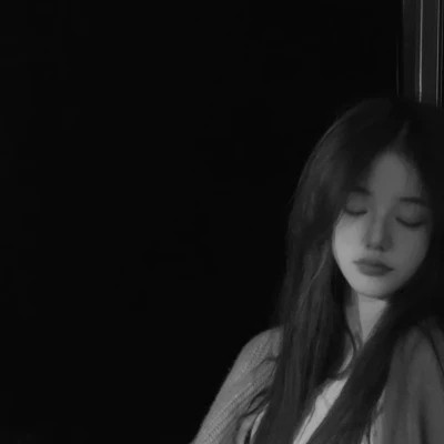 微信ins女生高级黑白头像图片(图70)