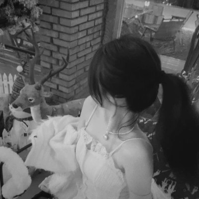 微信ins女生高级黑白头像图片(图52)