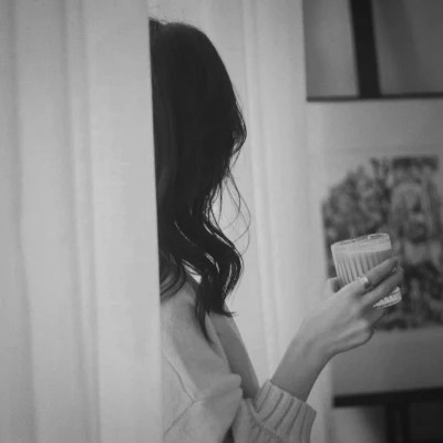 微信ins女生高级黑白头像图片(图69)
