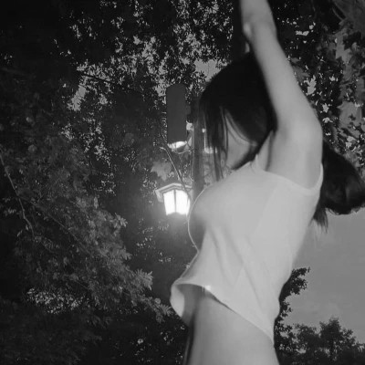 微信ins女生高级黑白头像图片(图53)