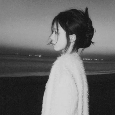 微信ins女生高级黑白头像图片(图36)