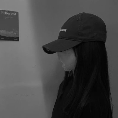 微信ins女生高级黑白头像图片(图86)
