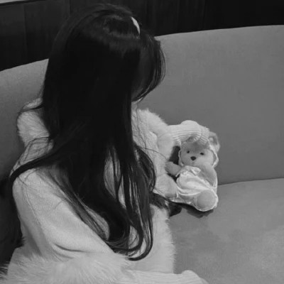 微信ins女生高级黑白头像图片(图95)