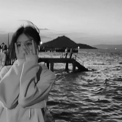 微信ins女生高级黑白头像图片(图79)