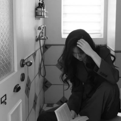 微信ins女生高级黑白头像图片(图109)
