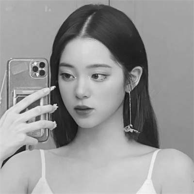 女生黑白色系高清真人头像图片(图94)
