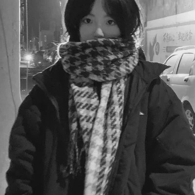 女生黑白色系高清真人头像图片(图108)