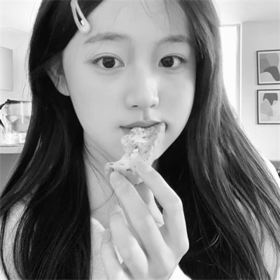 黑白气质微信女生头像图片(图76)