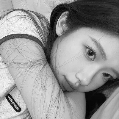 黑白气质微信女生头像图片(图81)