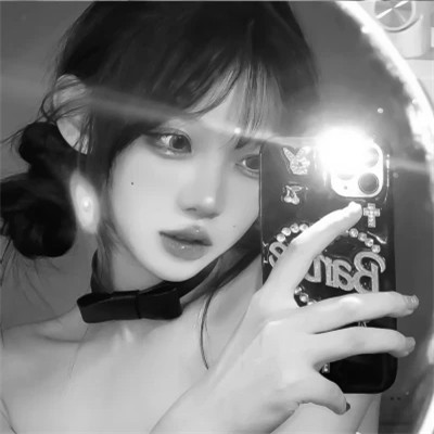 黑白气质微信女生头像图片(图88)